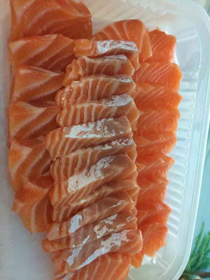 打分 经常在他们家买三文鱼肉吃,因为新鲜!都是打包带走呵