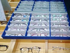 -豪门视光·星趣控·蔡司依视路眼镜代理商(中央大街店)