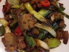 红糖馒头配秘制回锅肉-凯华海鲜火锅·传承三十六年
