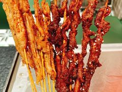 -何妹湿辣牛肉·粤式烧烤砂煲(桂雅路店)