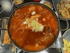 部队火锅-HONGA HONGA雄家(曹路店)