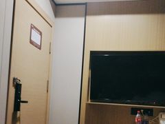 -逸米精选公寓(广州火车站西村地铁站店)