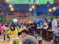 -三亚火车头万人海鲜广场