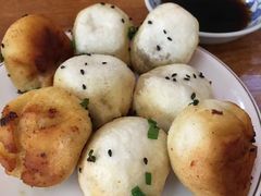 -老字号眼镜子煎包汤包店