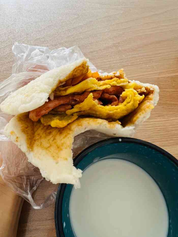 米饼夹鸡蛋-"以前的味道[撇嘴],米饼鸡蛋,操作环境很.