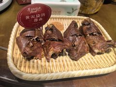 -东口码头·烧鸽子·鱼头泡饼·地方菜(金鹰悦城店)