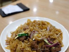 干炒牛河-香港深井掂檔烧鹅茶餐厅(海韵城店)