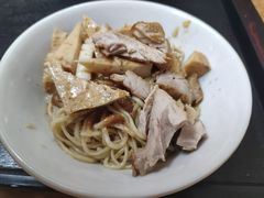 -松树干拌面店