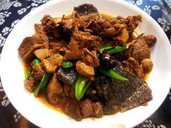 -临江餐馆二楼美食部落