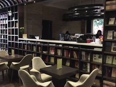 -钟书阁(松江泰晤士小镇店)