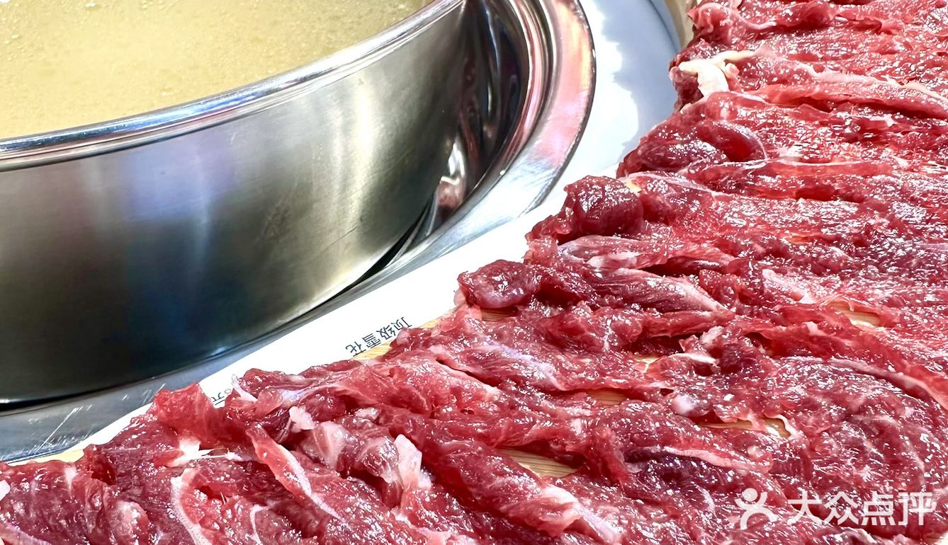 什么玩意❗❗这家火锅店把整头牛搬上餐桌❗