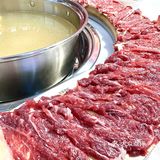 什么玩意❗❗这家火锅店把整头牛搬上餐桌❗