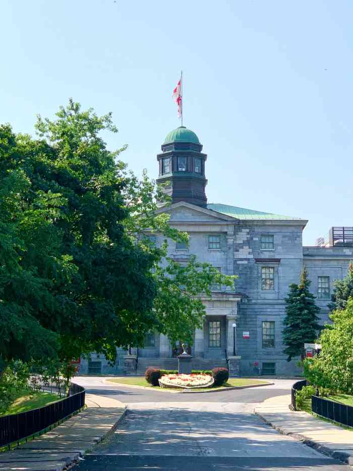 麦吉尔大学-"到蒙特利尔的第一天就去了麦吉尔大学校园,.