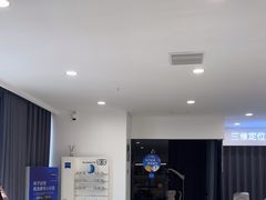 -三目眼镜·蔡司视觉合作店(青浦宝龙店)