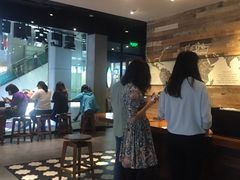 等位区-星巴克臻选(重庆大融城店)