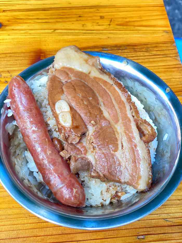 梁阿婆廿年老牌扣肉糯米饭-"[强]俗话说,酒香不怕巷子深,何况是藏在.