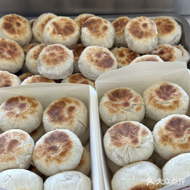 连续买了n天的长发西饼家的鲜肉月饼!