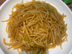 酸辣土豆丝-合合春饼·酱骨·东北菜(潘家园店)