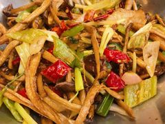 茶树菇炒肉丝-东北佬菜馆(斗东店)