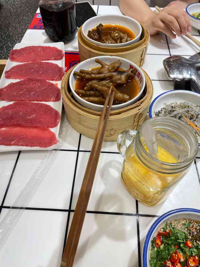 贤合庄卤味火锅(滨湖万达广场店)-"锅底口味适合无锡人,菜品新鲜,服务