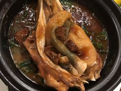 红烧河鱼秧草-鸿运酒楼