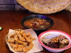 -爆炸头阿姨小四川正宗川味小吃(无任何分店)