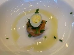 三文鱼塔塔-松山湖凯悦酒店·Café自助餐厅·周末火舞秀表演