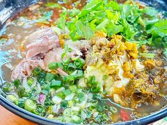 -鸿浩扒猪脚米线