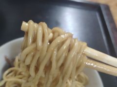 -松树干拌面店