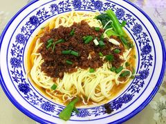 -渝之汇牛肉豌杂面