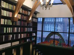 -钟书阁(松江泰晤士小镇店)