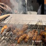 咩咩烤羊腿 | 记得早点来排队哦[糖果]