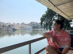 -Lake Shore Hotel & Restaurant