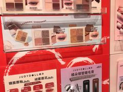 -名创优品(北京新中关购物中心地铁层店)