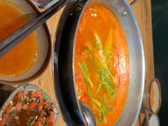 -野山舂·贵州现舂酸汤火锅(鸿通城店)