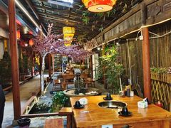 大堂-三道苗苗鱼·美蛙黄辣丁(八里店)