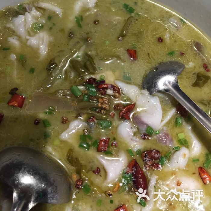 印象,是我喜欢的几家餐厅之一,喜欢他家的虾仁蒸蛋,面包的诱惑,酸菜鱼