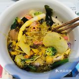 店不大，但味道是真绝！也可以自己调料碗