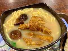红烧排骨面-横琴湾畔餐厅(长隆海洋王国白鲸剧场店)