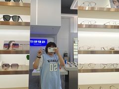 -视野联行眼镜·蔡司授权店(长白万象汇店)