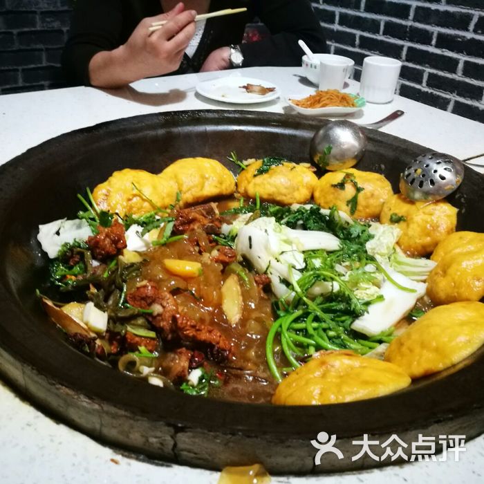 一锅香柴火铁锅炖