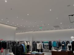 -URBAN REVIVO(欢乐海岸购物中心店)