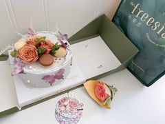 花与蝶黑芝麻特调奶油蛋糕-小苍兰风铃草蛋糕甜品(沈阳店)