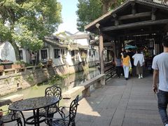 -小草屋轰趴馆别墅派对新场团建家庭聚会