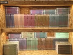 -新华里咖啡书吧(新华书店小寨店)