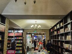 -钟书阁(松江泰晤士小镇店)