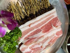 -围炉肉舍•炭烤活鳗•丹东海鲜烤肉(步行街店)