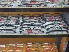 -优医视平价眼镜蔡司依视路折扣工厂店(十里堡店)