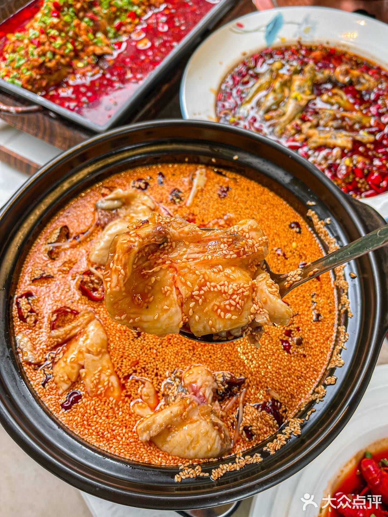 答应我‼️来成都一定要吃川菜…酸菜小龙虾拌面巨好吃