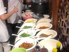 自助调料区-锅首鲜品火锅(鸳鸯店)
